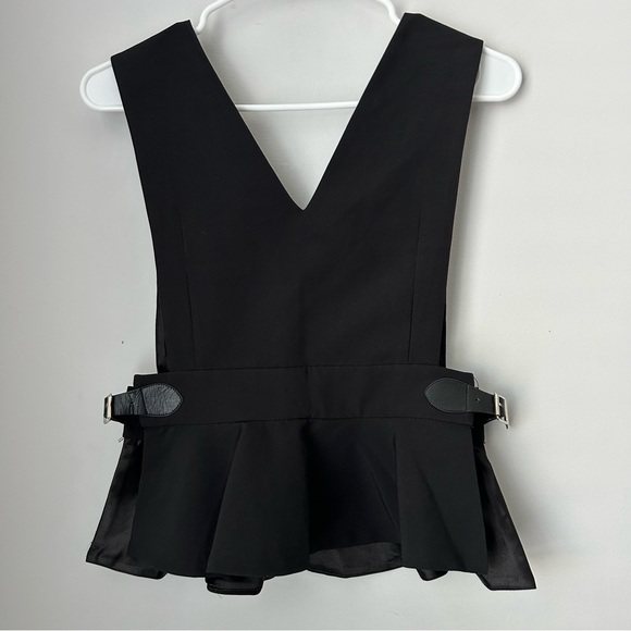 Peplum Deep V Open Top - Picture 2 of 5